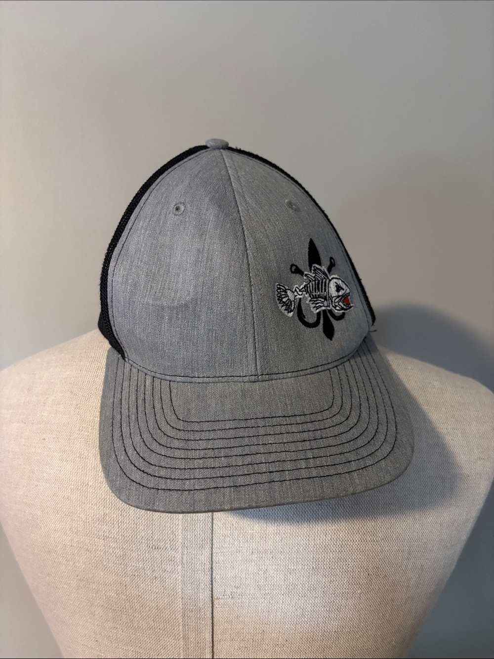 Men's Grey Trucker Hat with Fish Embroidery